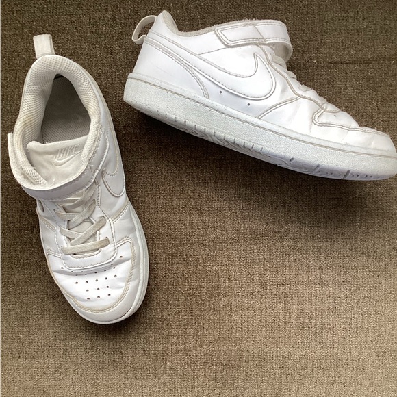 Nike Kids shoe, size 1y US - Picture 4 of 4